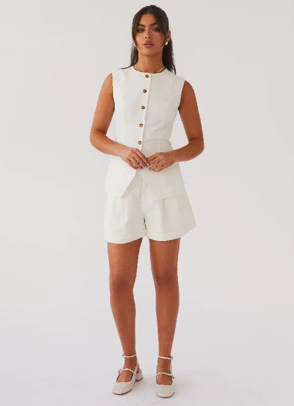 Everyday Glamour Born For Bordeaux Linen Shorts - White